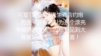 绝美反差婊，颜值极高，被男友当成母狗一般狂艹，戴上狗链子，抓住一顿后入，实在是太有感觉了