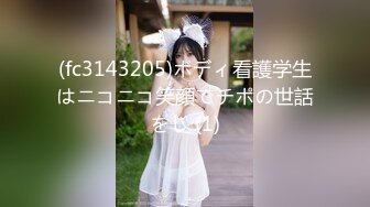 (fc3143205)ボディ看護学生はニコニコ笑顔でチポの世話をし (1)